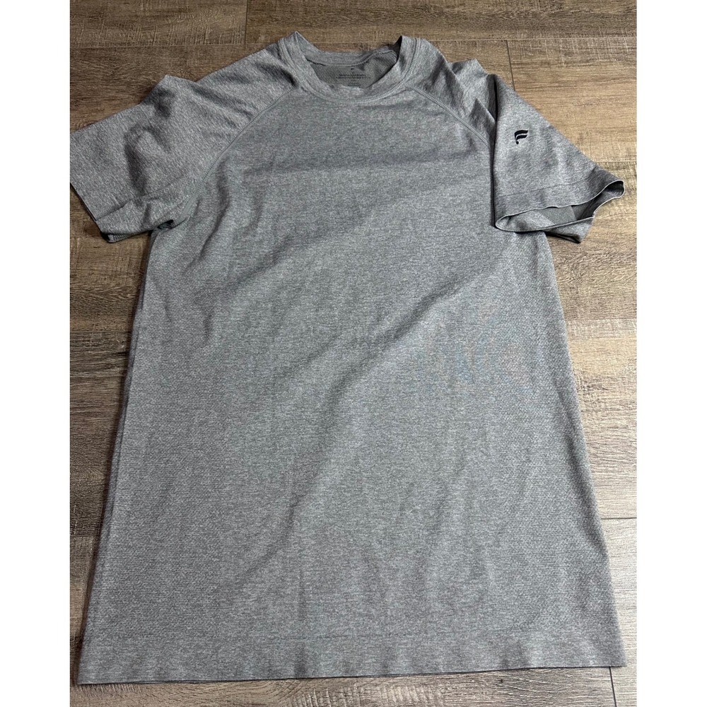 Fabletics Men Gray Training T-Shirt Short Sleeve Raglan Athletic Top Size Small